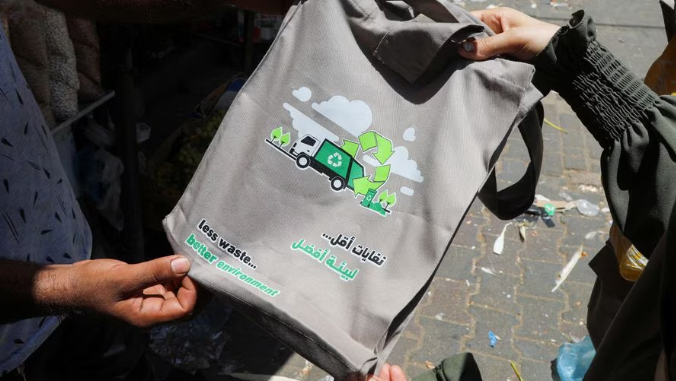 Gaza campaign aims to replace plastic bags with cloth ones