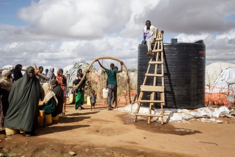 Refugees at the Dadaab camp in Kenya wait for water distribution. Many of them come from Somalia, which has also suffered from severe drought © Bobb Muriithi/AFP via Getty Images
