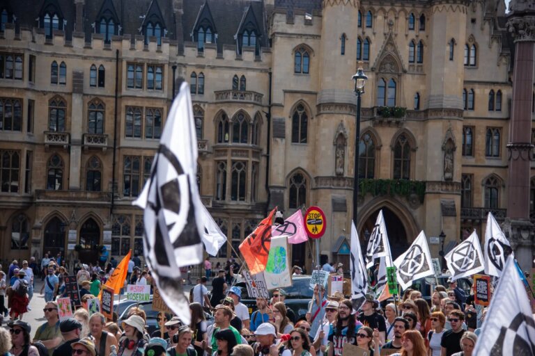 Britain to Allow Big North Sea Oil Field, Despite Climate Concerns