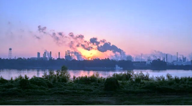 Oil and gas firms backpedaling on climate goals, report finds