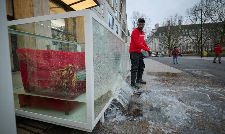 Philippines storm survivors join climate protest outside Shell HQ in London