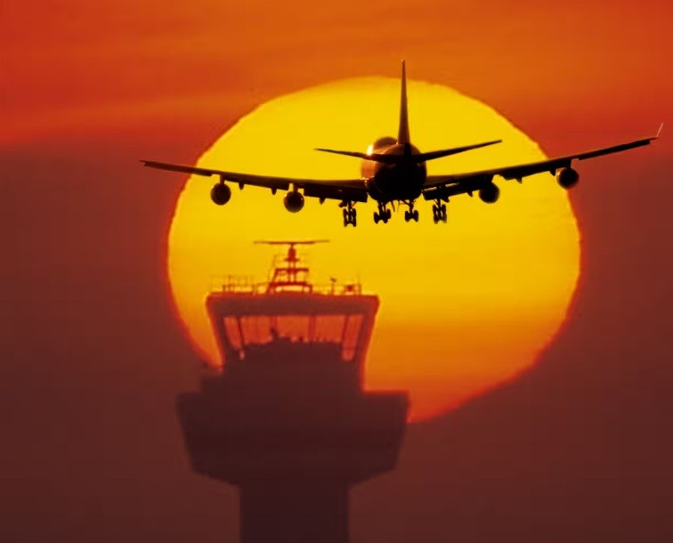 Flight tax could raise €100bn to tackle climate crisis, study finds