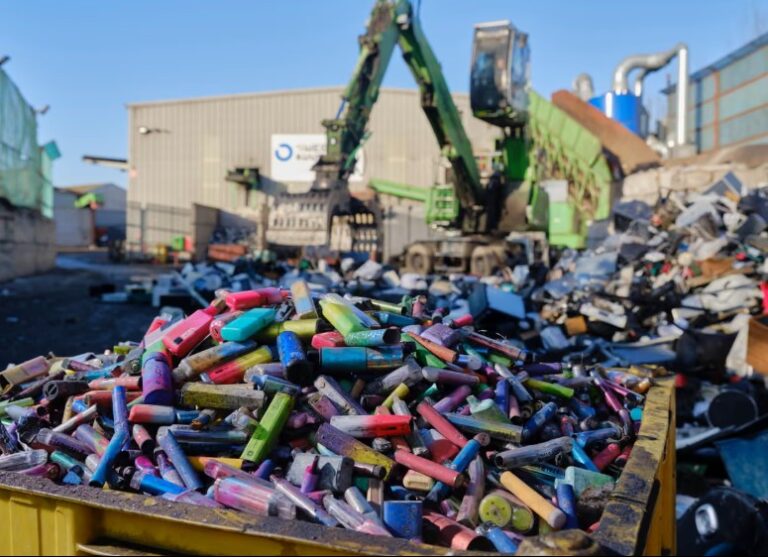 Vape sellers to pay disposal costs under plans to end UK’s ‘throwaway culture’