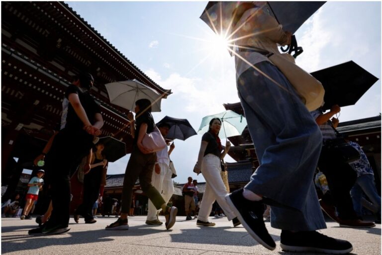 Hundreds in Japan sue government over climate inaction