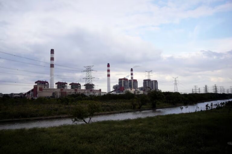 Renewables push China’s fossil‑fuelled power into first annual drop in 10 years